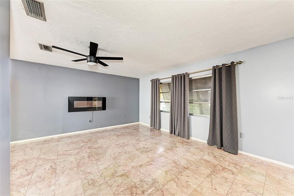 Recently Sold: $330,000 (2 beds, 2 baths, 1269 Square Feet)