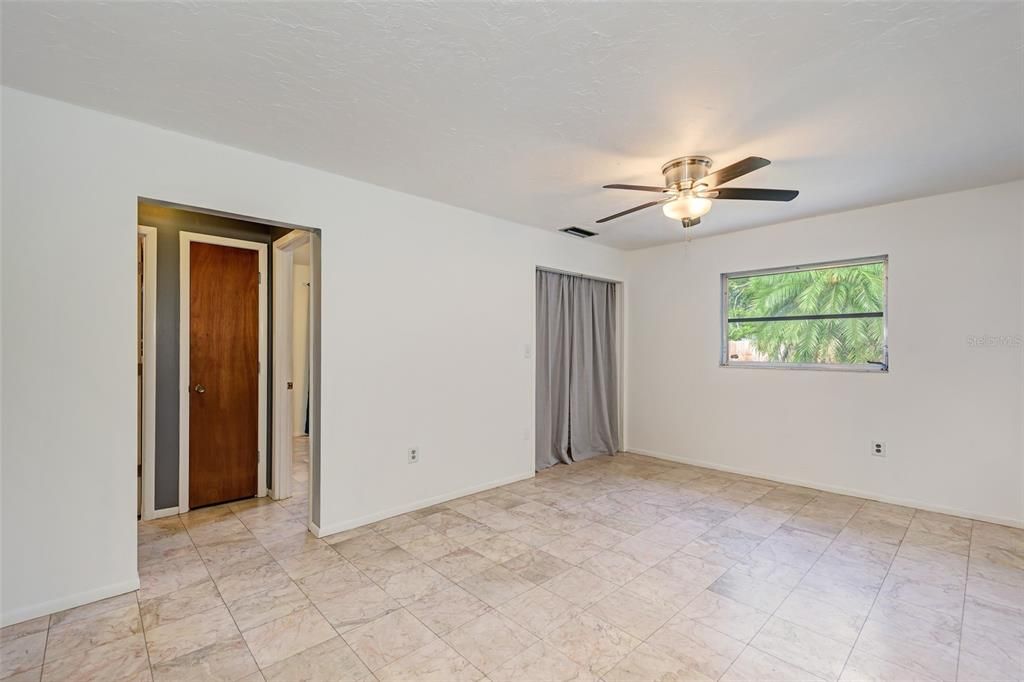 Recently Sold: $330,000 (2 beds, 2 baths, 1269 Square Feet)