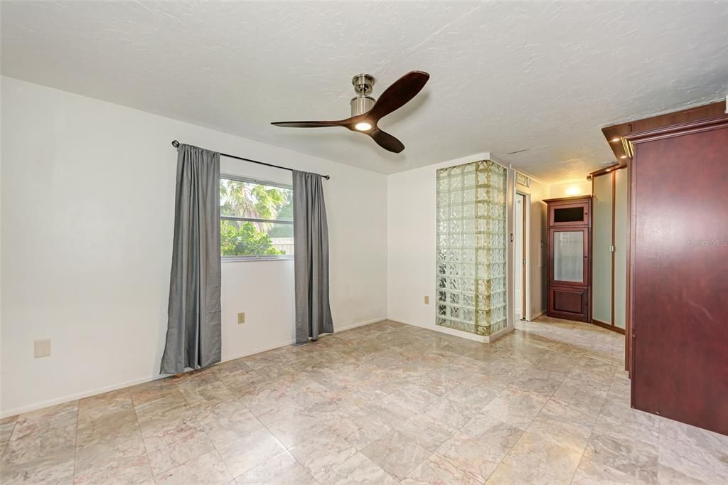 Recently Sold: $330,000 (2 beds, 2 baths, 1269 Square Feet)