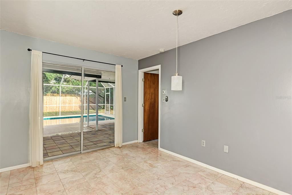 Recently Sold: $330,000 (2 beds, 2 baths, 1269 Square Feet)