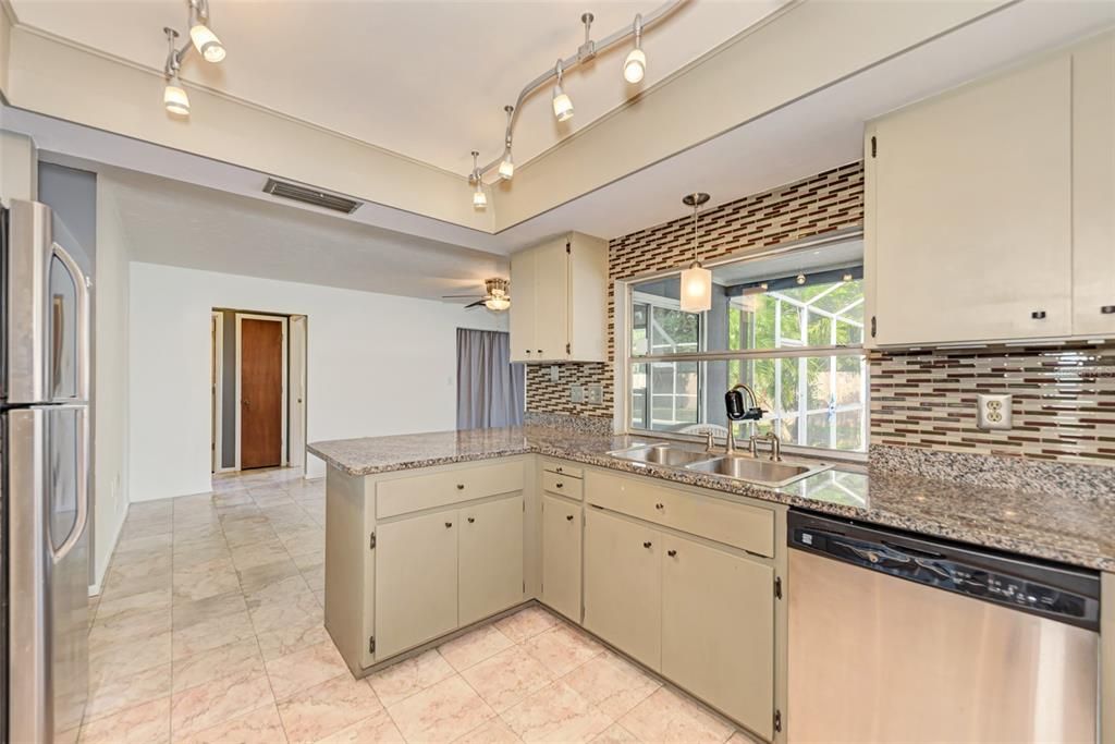 Recently Sold: $330,000 (2 beds, 2 baths, 1269 Square Feet)