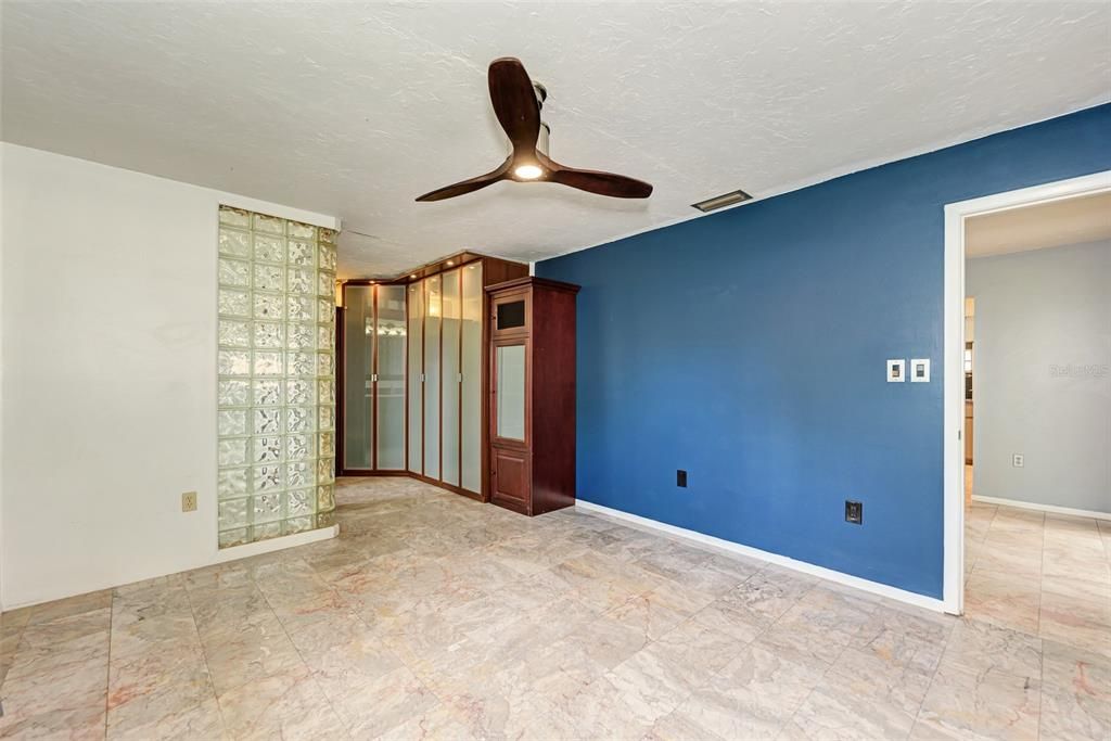 Recently Sold: $330,000 (2 beds, 2 baths, 1269 Square Feet)