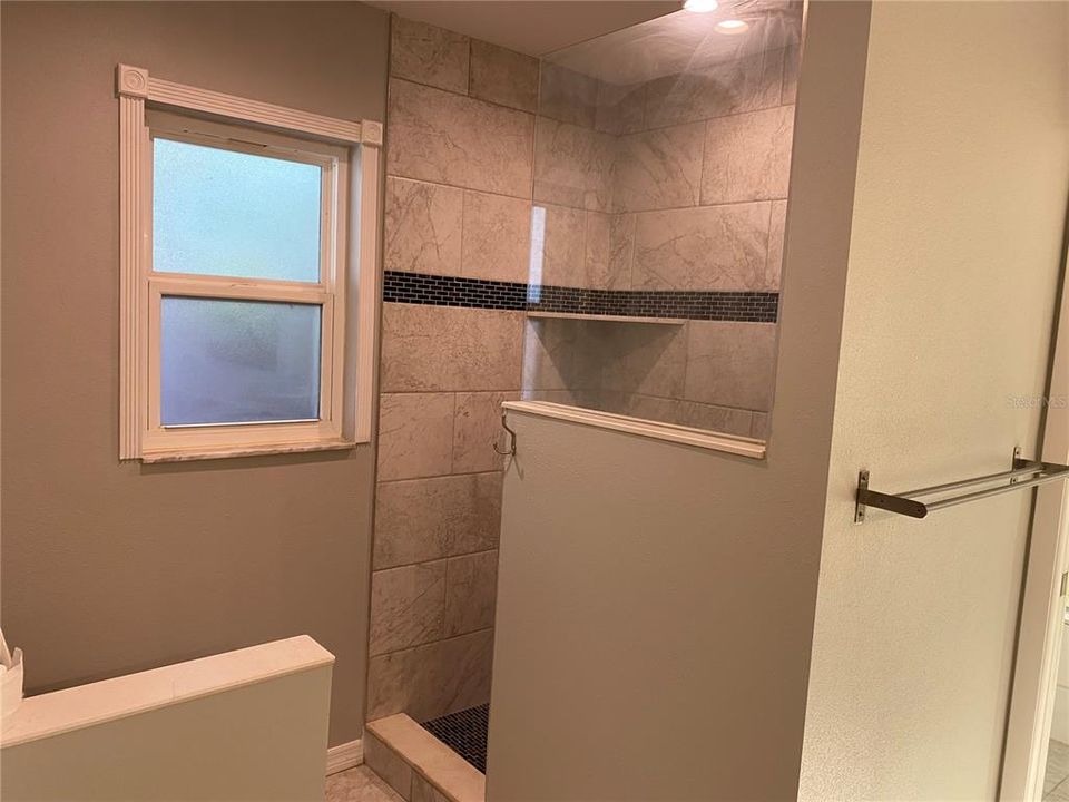 Second bath with walk-in shower
