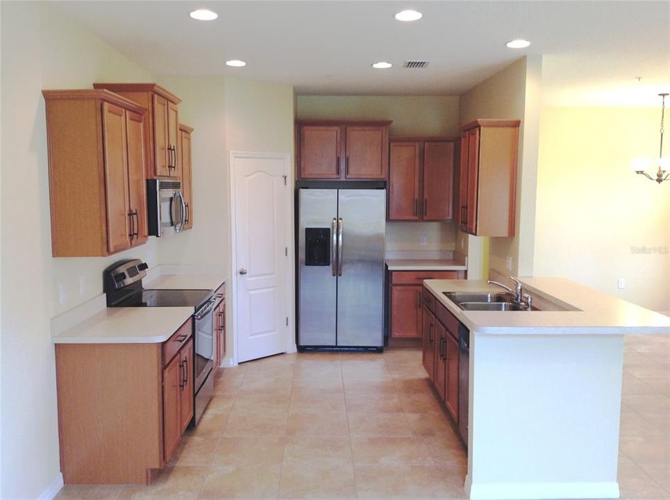 Recently Rented: $1,995 (3 beds, 2 baths, 1699 Square Feet)