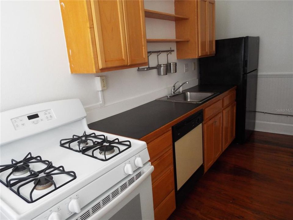 Recently Rented: $1,200 (1 beds, 1 baths, 500 Square Feet)