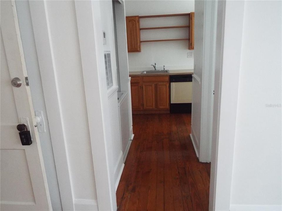 Recently Rented: $1,200 (1 beds, 1 baths, 500 Square Feet)
