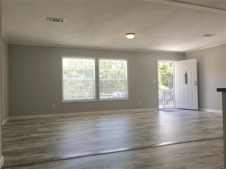 Recently Rented: $1,595 (3 beds, 2 baths, 1680 Square Feet)