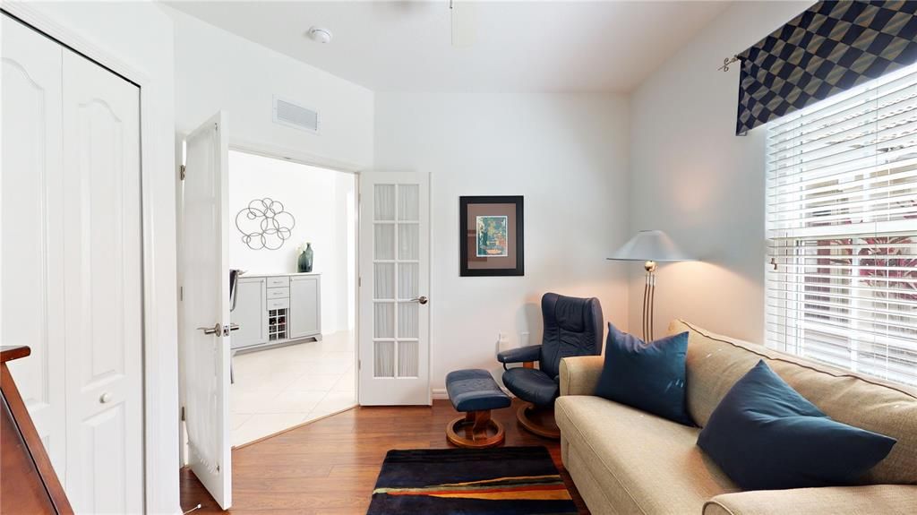 Recently Sold: $450,000 (3 beds, 2 baths, 1668 Square Feet)