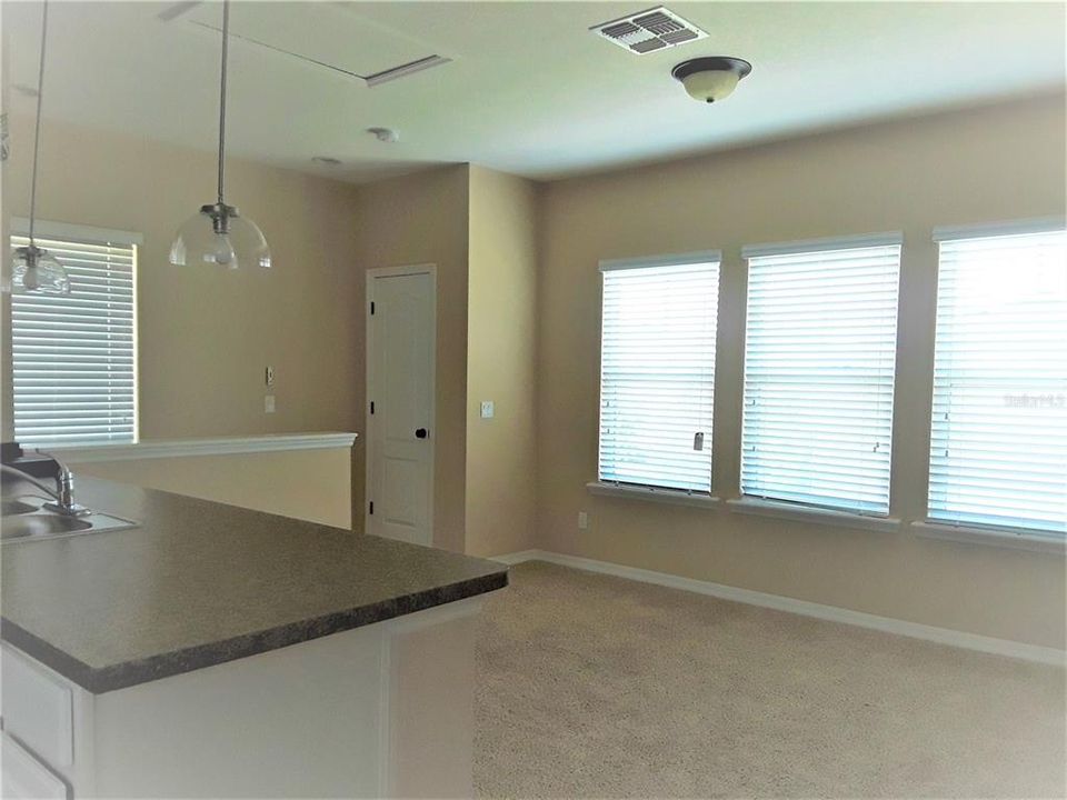 Recently Rented: $1,415 (1 beds, 1 baths, 725 Square Feet)