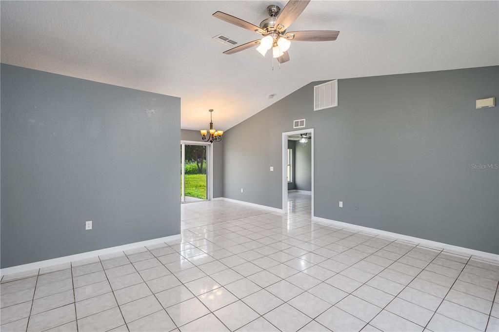 Recently Sold: $200,000 (3 beds, 2 baths, 1266 Square Feet)