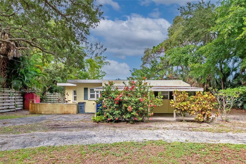 Recently Sold: $750,000 (2 beds, 2 baths, 1140 Square Feet)