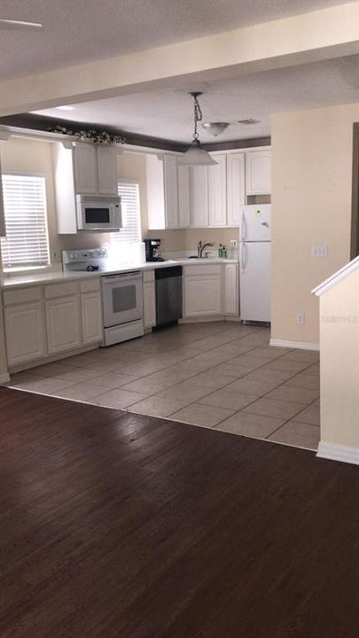 Recently Rented: $2,350 (2 beds, 2 baths, 1440 Square Feet)