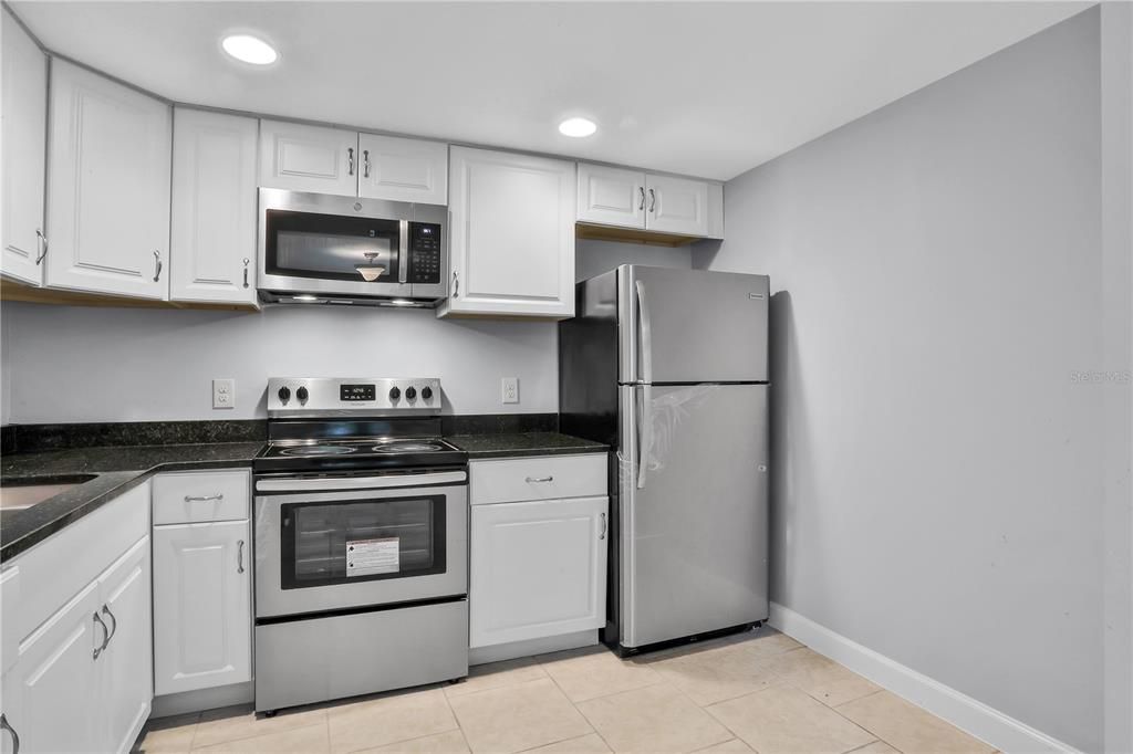 Recently Rented: $1,225 (3 beds, 2 baths, 1361 Square Feet)