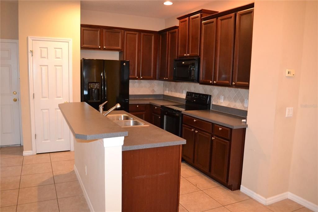 Recently Rented: $1,895 (3 beds, 2 baths, 1669 Square Feet)