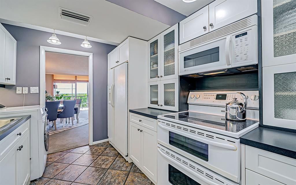 Recently Sold: $595,000 (2 beds, 2 baths, 1705 Square Feet)