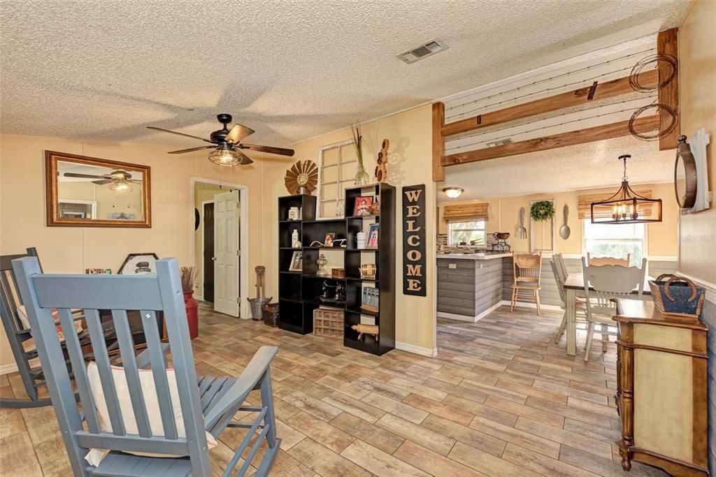 Recently Sold: $385,000 (3 beds, 2 baths, 1440 Square Feet)