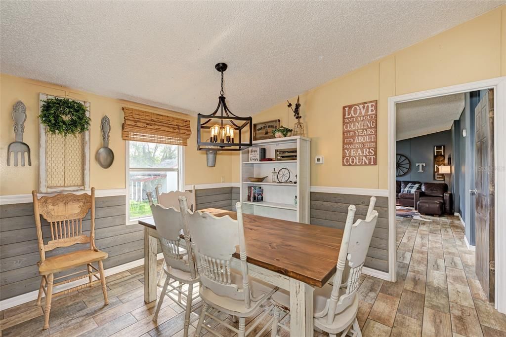 Recently Sold: $385,000 (3 beds, 2 baths, 1440 Square Feet)