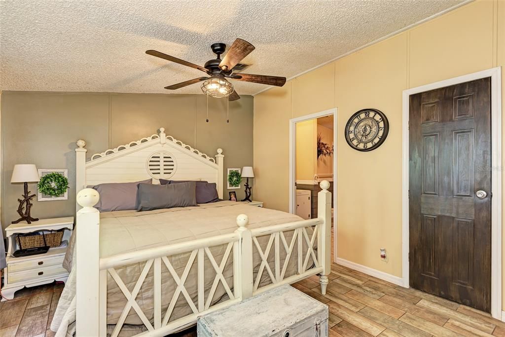 Recently Sold: $385,000 (3 beds, 2 baths, 1440 Square Feet)