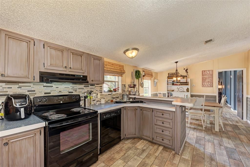 Recently Sold: $385,000 (3 beds, 2 baths, 1440 Square Feet)