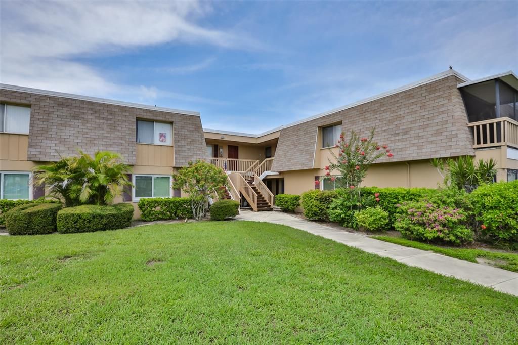 Recently Sold: $189,900 (2 beds, 1 baths, 956 Square Feet)