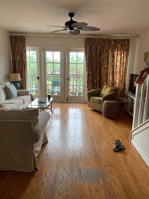 Recently Sold: $1,550,000 (2 beds, 2 baths, 1248 Square Feet)