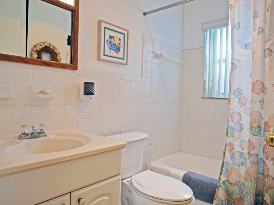 最近售出: $990,000 (3 贝兹, 2 浴室, 1844 平方英尺)