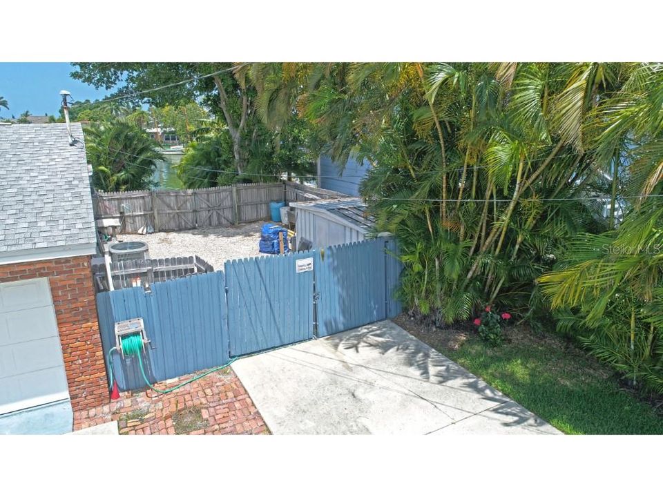 Recently Sold: $990,000 (3 beds, 2 baths, 1844 Square Feet)
