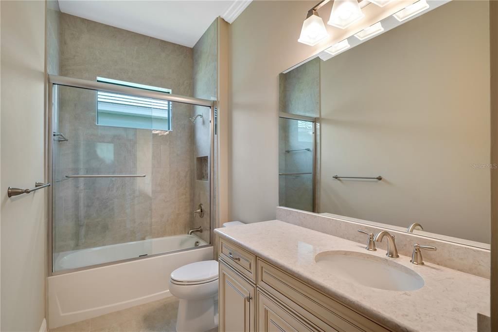 最近售出: $625,000 (3 贝兹, 2 浴室, 2332 平方英尺)