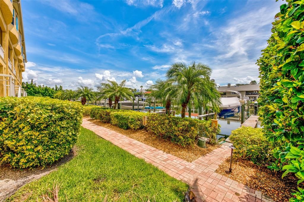 Recently Sold: $825,000 (3 beds, 3 baths, 2215 Square Feet)