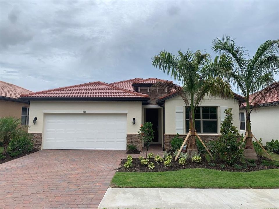 最近售出: $420,000 (3 贝兹, 2 浴室, 2034 平方英尺)