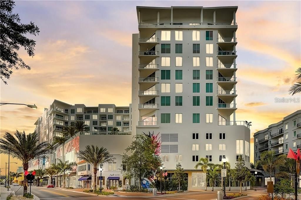 Recently Sold: $1,394,500 (2 beds, 2 baths, 1891 Square Feet)