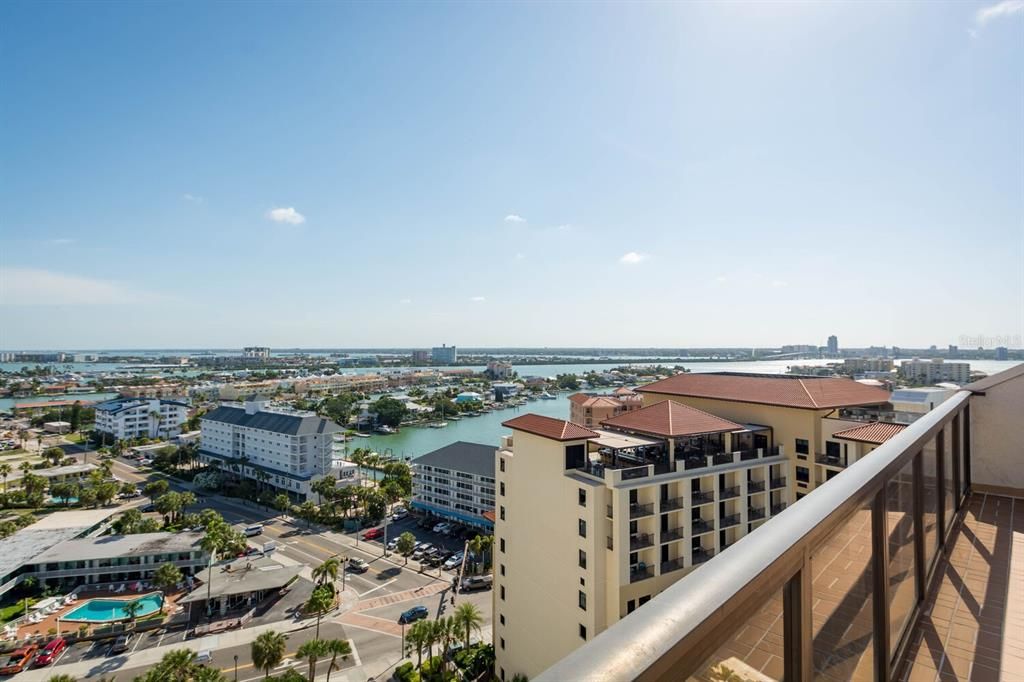 Recently Sold: $950,000 (2 beds, 2 baths, 2040 Square Feet)