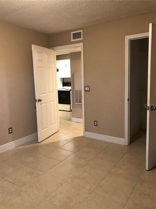 Recently Rented: $1,050 (1 beds, 1 baths, 627 Square Feet)