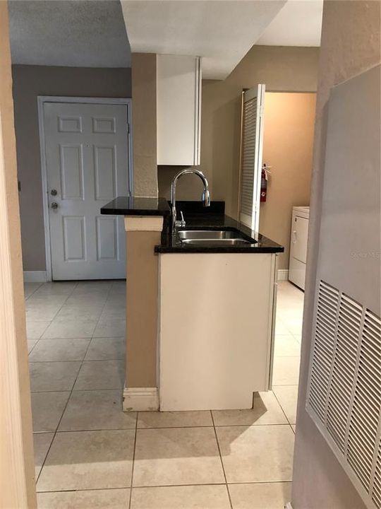 Recently Rented: $1,050 (1 beds, 1 baths, 627 Square Feet)