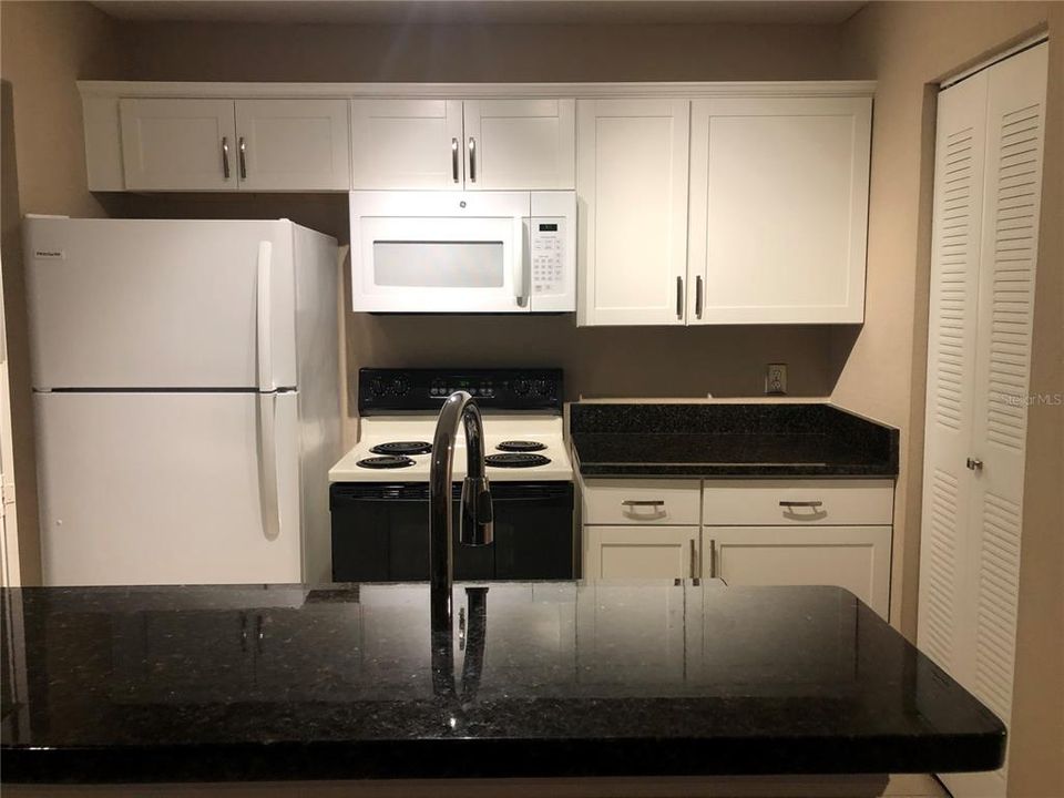 Recently Rented: $1,050 (1 beds, 1 baths, 627 Square Feet)