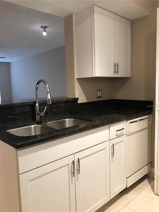 Recently Rented: $1,050 (1 beds, 1 baths, 627 Square Feet)