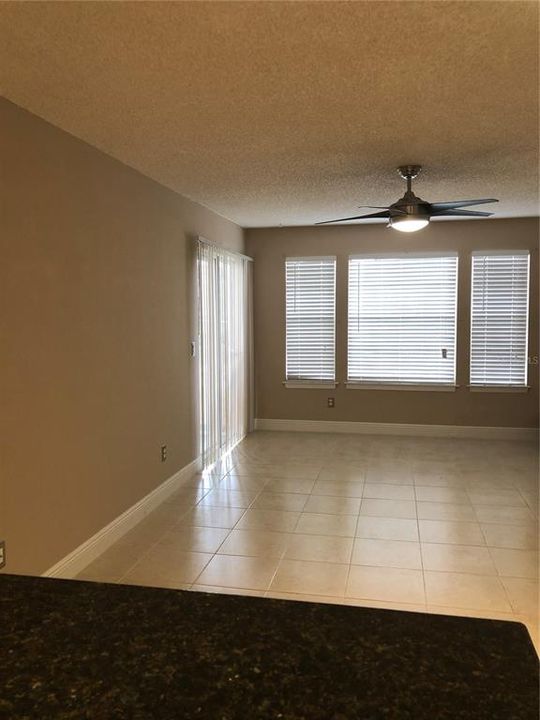 Recently Rented: $1,050 (1 beds, 1 baths, 627 Square Feet)