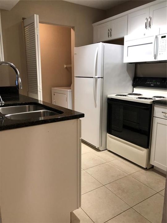 Recently Rented: $1,050 (1 beds, 1 baths, 627 Square Feet)