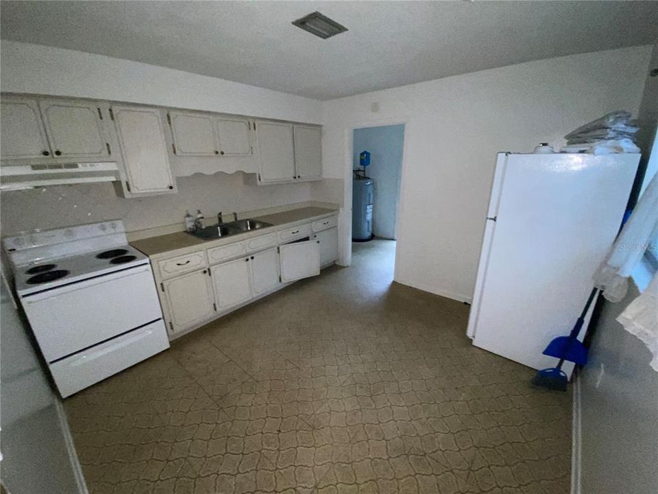 Recently Rented: $800 (2 beds, 1 baths, 650 Square Feet)