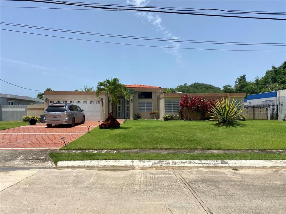 Vendido Recientemente: $449,000 (4 camas, 3 baños, 2400 Pies cuadrados)