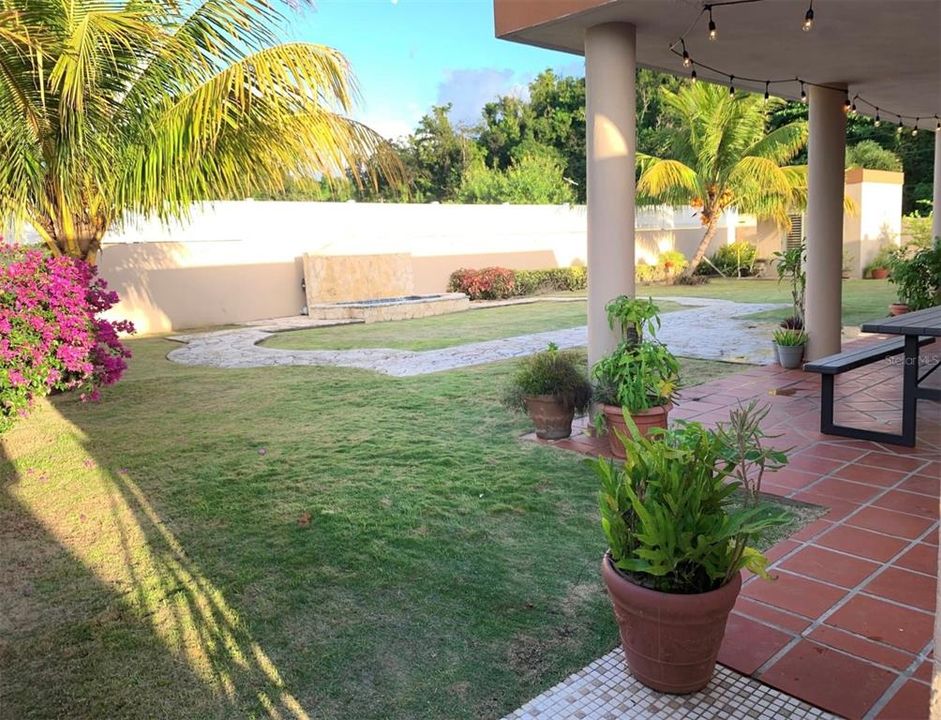 Vendido Recientemente: $449,000 (4 camas, 3 baños, 2400 Pies cuadrados)