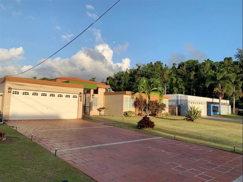 Vendido Recientemente: $449,000 (4 camas, 3 baños, 2400 Pies cuadrados)