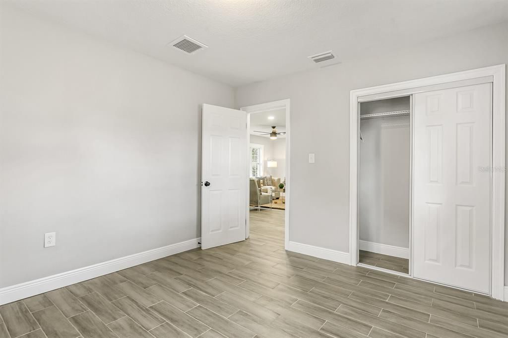Recently Sold: $449,900 (2 beds, 1 baths, 885 Square Feet)