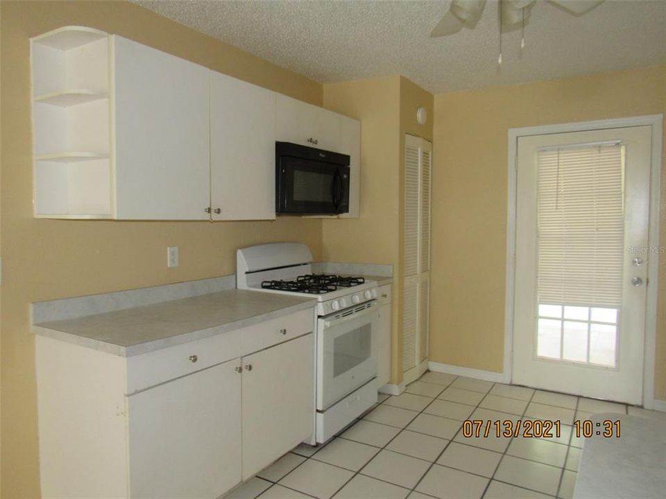 Recently Rented: $950 (2 beds, 2 baths, 1110 Square Feet)