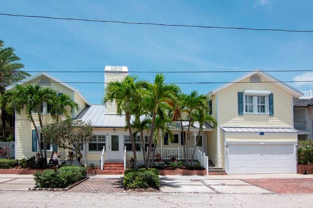 Recently Sold: $4,700,000 (5 beds, 3 baths, 3166 Square Feet)