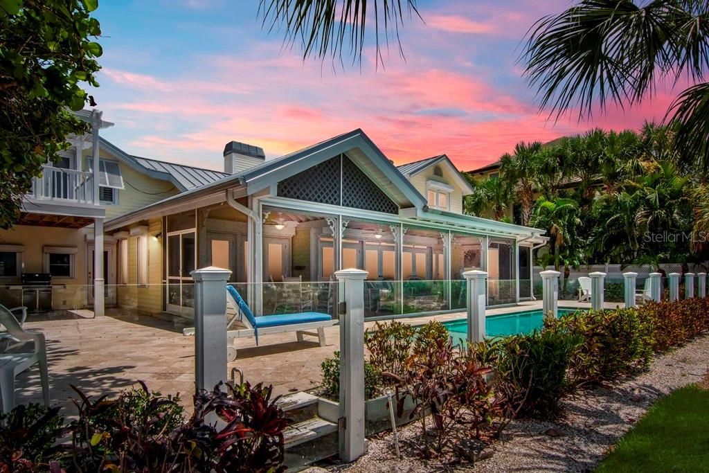 Recently Sold: $4,700,000 (5 beds, 3 baths, 3166 Square Feet)