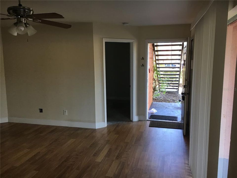 Recently Sold: $99,900 (2 beds, 2 baths, 956 Square Feet)