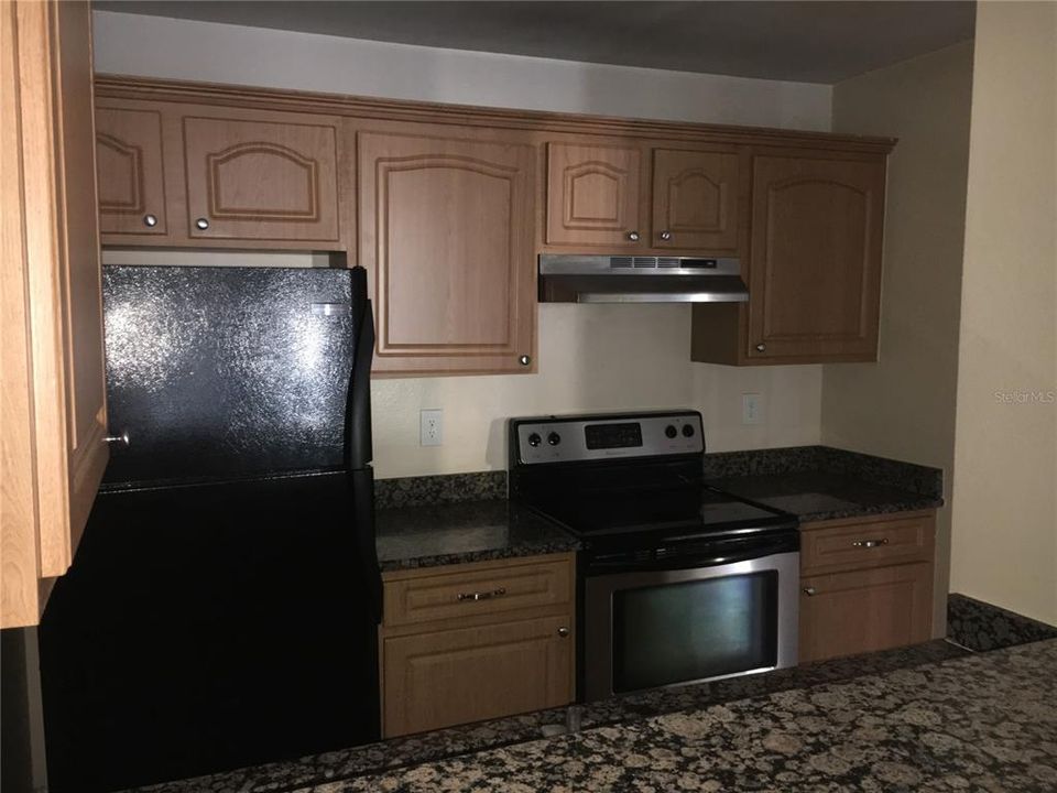 Recently Sold: $99,900 (2 beds, 2 baths, 956 Square Feet)