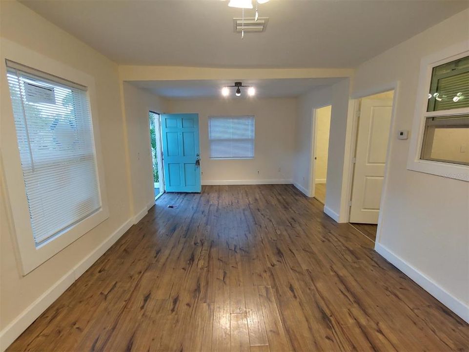 Recently Rented: $1,200 (2 beds, 1 baths, 700 Square Feet)