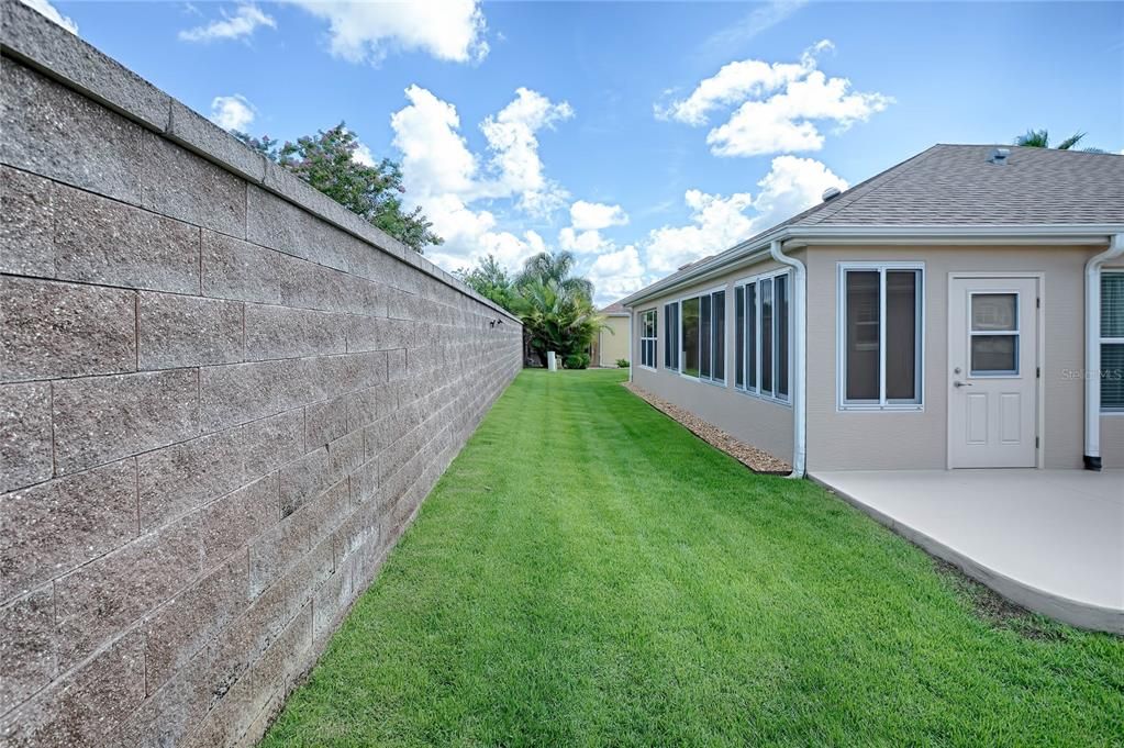 PRIVACY WALL IN THE BACK OF THE HOME!  NO KISSIN' LANAI'S HERE!